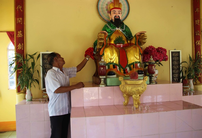 Cả xóm cùng lo hương khói đền thờ Vua Hùng - Ảnh 4. Cả xóm cùng lo hương khói đền thờ Vua Hùng - Ảnh 4.