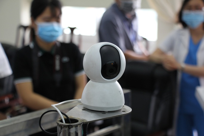 Ngắm robot phục vụ bệnh nhân cách ly bằng điều khiển từ xa - Ảnh 4. Ngắm robot phục vụ bệnh nhân cách ly bằng điều khiển từ xa - Ảnh 4.