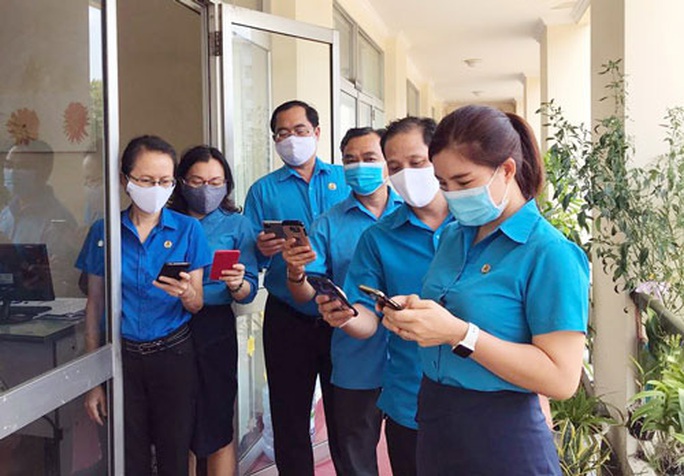 Chăm lo đoàn viên bị ảnh hưởng bởi dịch bệnh Covid-19 - Ảnh 1. Chăm lo đoàn viên bị ảnh hưởng bởi dịch bệnh Covid-19 - Ảnh 1.