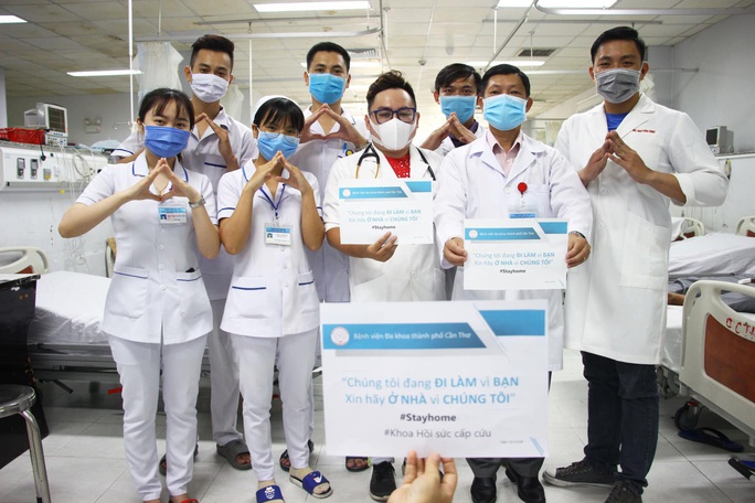 Chùm ảnh: Y bác sĩ cả nước kêu gọi cộng đồng vượt qua dịch Covid-19 - Ảnh 9. Chùm ảnh: Y bác sĩ cả nước kêu gọi cộng đồng vượt qua dịch Covid-19 - Ảnh 9.