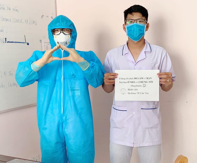 Chùm ảnh: Y bác sĩ cả nước kêu gọi cộng đồng vượt qua dịch Covid-19 - Ảnh 4. Chùm ảnh: Y bác sĩ cả nước kêu gọi cộng đồng vượt qua dịch Covid-19 - Ảnh 4.