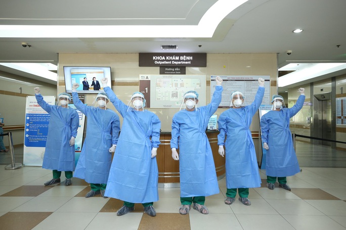 Chùm ảnh: Y bác sĩ cả nước kêu gọi cộng đồng vượt qua dịch Covid-19 - Ảnh 14. Chùm ảnh: Y bác sĩ cả nước kêu gọi cộng đồng vượt qua dịch Covid-19 - Ảnh 14.