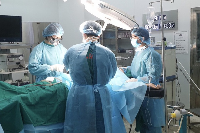 Đang cách ly phòng dịch Covid-19, nữ bệnh nhân phải mổ cấp cứu viêm ruột thừa - Ảnh 1. Đang cách ly phòng dịch Covid-19, nữ bệnh nhân phải mổ cấp cứu viêm ruột thừa - Ảnh 1.