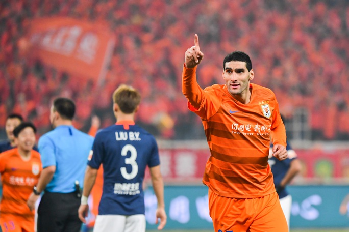 Gã đầu xù Fellaini nhập viện khẩn tại Trung Quốc vì Covid-19 - Ảnh 4. Gã đầu xù Fellaini nhập viện khẩn tại Trung Quốc vì Covid-19 - Ảnh 4.