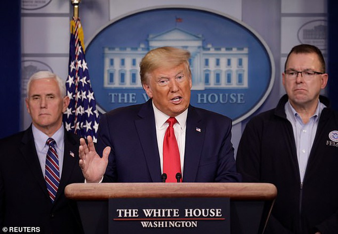 Hơi khó chịu với Trung Quốc, Tổng thống Trump tăng tốc chống Covid-19 - Ảnh 1. Hơi khó chịu với Trung Quốc, Tổng thống Trump tăng tốc chống Covid-19 - Ảnh 1.