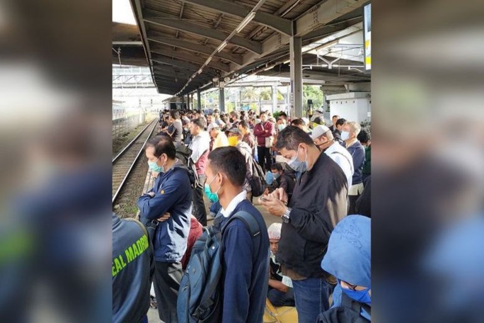 Covid-19: Jakarta hỗn loạn vì tình trạng khẩn cấp - Ảnh 1. Covid-19: Jakarta hỗn loạn vì tình trạng khẩn cấp - Ảnh 1.