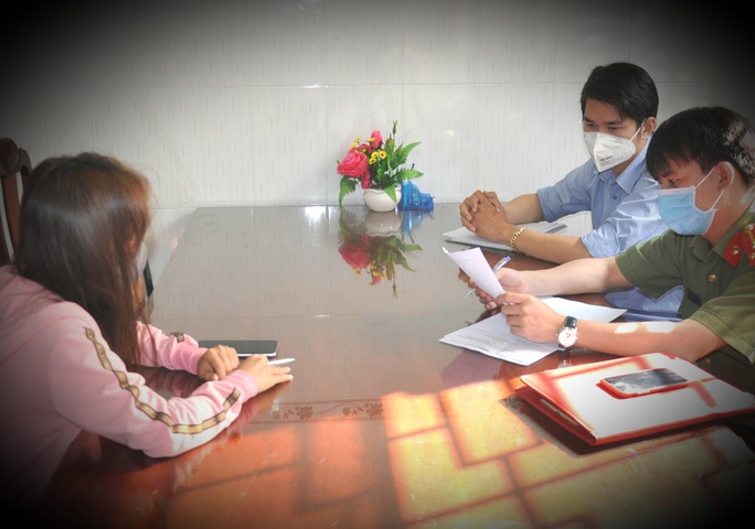 Đang ngồi nhậu ở đất liền, cô gái tung tin đảo Phú Quốc hỗn loạn vì Covid-19 - Ảnh 1. Đang ngồi nhậu ở đất liền, cô gái tung tin đảo Phú Quốc hỗn loạn vì Covid-19 - Ảnh 1.
