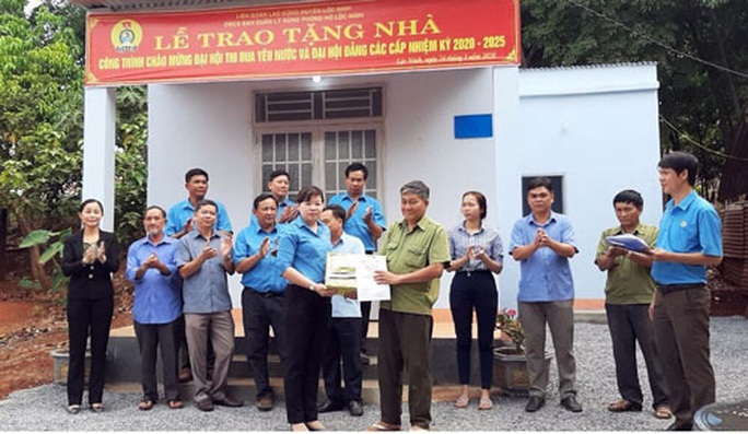 Bình Phước: Gắn biển công trình chào mừng Đại hội Thi đua yêu nước - Ảnh 1. Bình Phước: Gắn biển công trình chào mừng Đại hội Thi đua yêu nước - Ảnh 1.