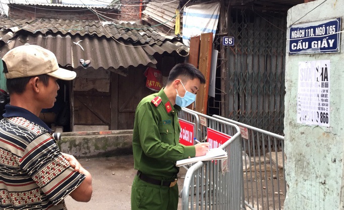 Bộ trưởng Bộ Công an: Đi từng ngõ, gõ từng nhà rà soát người nước ngoài nhập cảnh VN - Ảnh 1. Bộ trưởng Bộ Công an: Đi từng ngõ, gõ từng nhà rà soát người nước ngoài nhập cảnh VN - Ảnh 1.