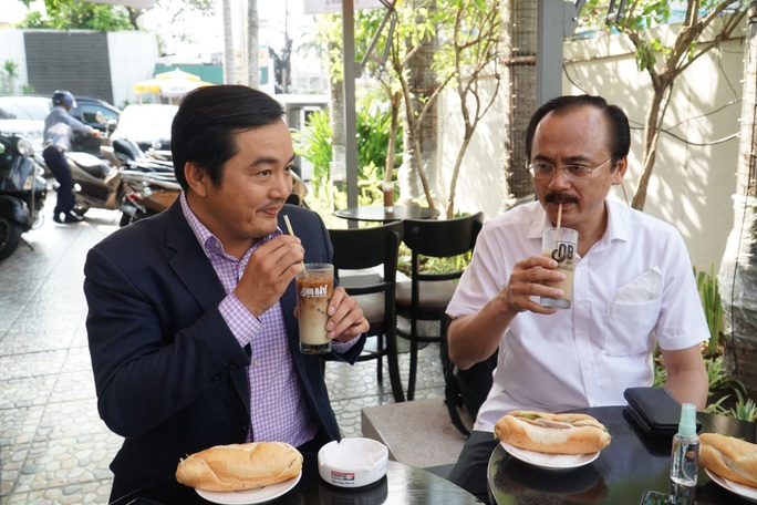 Bánh mì và cà phê - sự kết hợp hoàn hảo tạo nên phong vị riêng của Sài Gòn - Ảnh 3. Bánh mì và cà phê - sự kết hợp hoàn hảo tạo nên phong vị riêng của Sài Gòn - Ảnh 3.