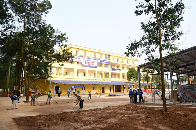Bí thư Vương Đình Huệ trực tiếp thị sát bệnh viện dã chiến làm trong 7 ngày - Ảnh 3. Bí thư Vương Đình Huệ trực tiếp thị sát bệnh viện dã chiến làm trong 7 ngày - Ảnh 3.