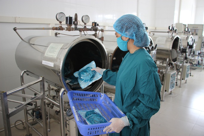 Covid-19: Xem bác sĩ, Phật tử ở miền Tây may khẩu trang tặng miễn phí - Ảnh 6. Covid-19: Xem bác sĩ, Phật tử ở miền Tây may khẩu trang tặng miễn phí - Ảnh 6.
