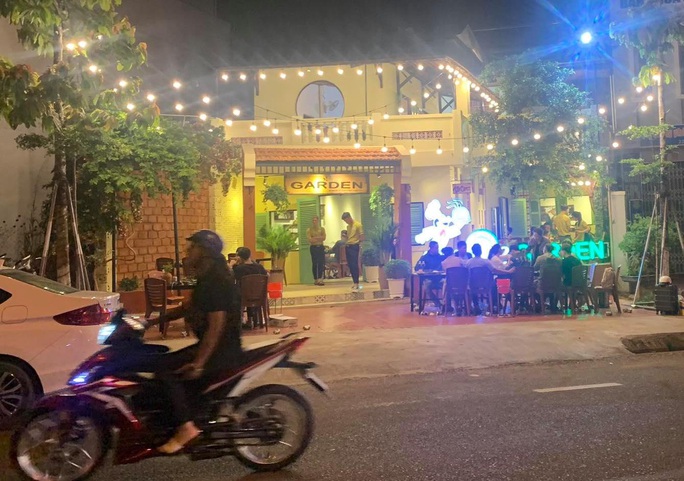 Gia Lai: Yêu cầu cơ sở kinh doanh dịch vụ tụ tập đông người đóng cửa trừ… quán nhậu, cà phê - Ảnh 2. Gia Lai: Yêu cầu cơ sở kinh doanh dịch vụ tụ tập đông người đóng cửa trừ… quán nhậu, cà phê - Ảnh 2.