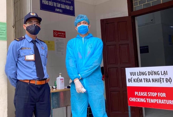 4.000 nhân viên phải xét nghiệm, lập tổ công tác phòng Covid-19 ở Bệnh viện Bạch Mai - Ảnh 2. 4.000 nhân viên phải xét nghiệm, lập tổ công tác phòng Covid-19 ở Bệnh viện Bạch Mai - Ảnh 2.