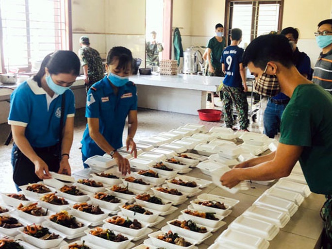 Công đoàn chung tay đẩy lùi dịch bệnh - Ảnh 1. Công đoàn chung tay đẩy lùi dịch bệnh - Ảnh 1.