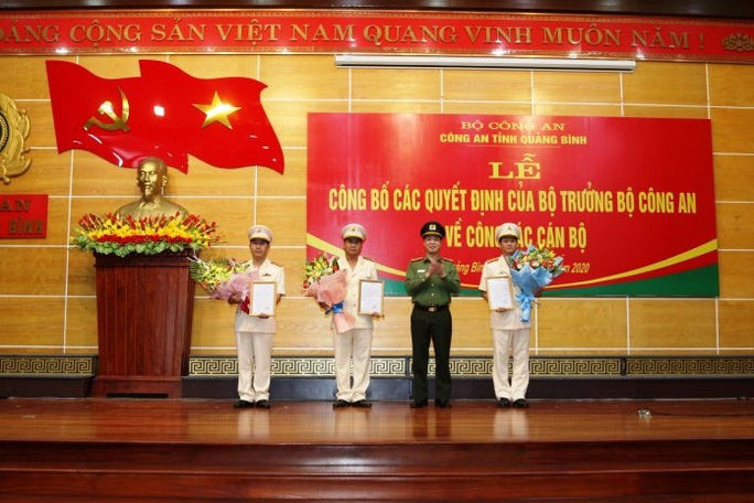 Công an Quảng Bình điều động và bổ nhiệm 7 cán bộ, lãnh đạo chủ chốt - Ảnh 2. Công an Quảng Bình điều động và bổ nhiệm 7 cán bộ, lãnh đạo chủ chốt - Ảnh 2.