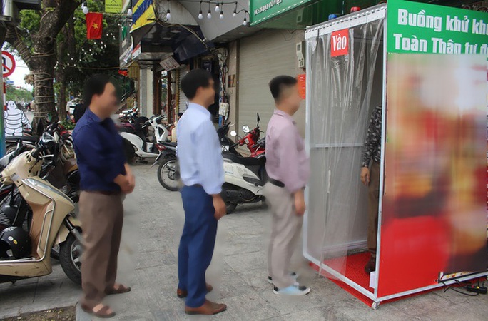 Bộ Y tế cảnh báo tác hại của buồng khử khuẩn toàn thân ngừa Covid-19 - Ảnh 1. Bộ Y tế cảnh báo tác hại của buồng khử khuẩn toàn thân ngừa Covid-19 - Ảnh 1.