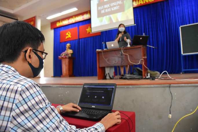 Băn khoăn chấm điểm học trực tuyến - Ảnh 1. Băn khoăn chấm điểm học trực tuyến - Ảnh 1.