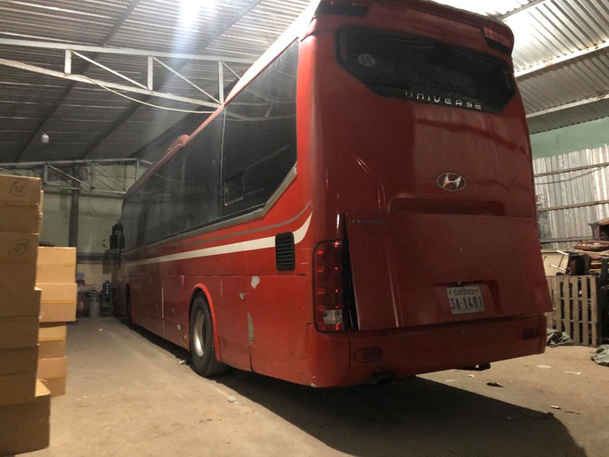 Quản lý thị trường TP HCM đánh úp đầu nậu chuẩn bị đưa 1 triệu khẩu trang ra nước ngoài - Ảnh 6.