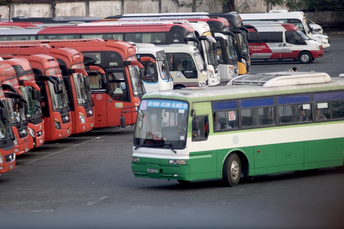 Dừng toàn bộ hoạt động xe khách, taxi, xe như Grab..., tại TP HCM trong 15 ngày - Ảnh 1.