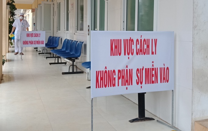 Cách ly 3 người bay cùng ca mắc Covid-19 trên chuyến bay QR968 - Ảnh 1. Cách ly 3 người bay cùng ca mắc Covid-19 trên chuyến bay QR968 - Ảnh 1.