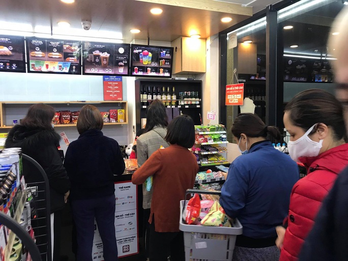 Dịch Covid-19: Các doanh nghiệp ở Hà Nội dự trữ đến 300% hàng hóa - Ảnh 1. Dịch Covid-19: Các doanh nghiệp ở Hà Nội dự trữ đến 300% hàng hóa - Ảnh 1.