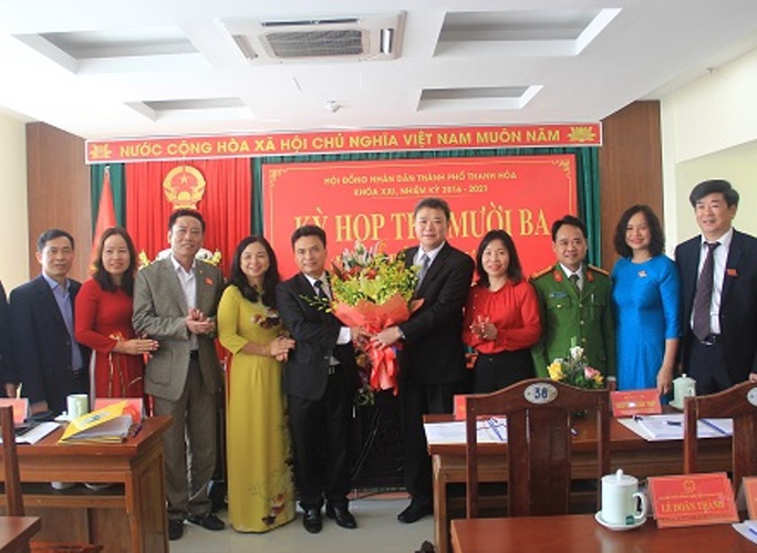 Họp bất thường, TP Thanh Hóa có tân Chủ tịch UBND 48 tuổi - Ảnh 2.