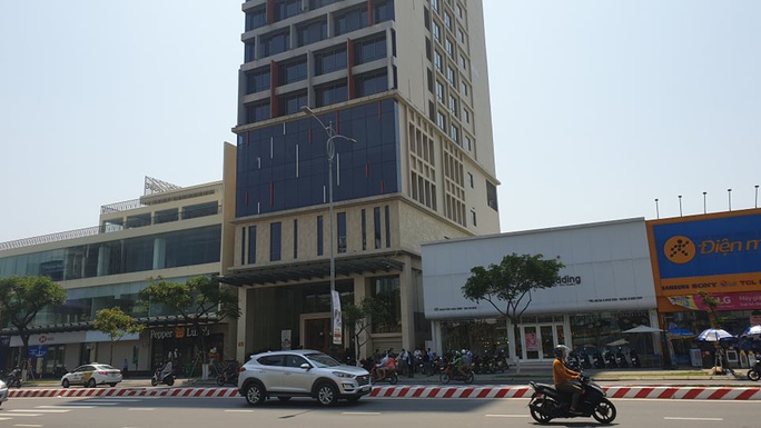 Công bố lộ trình của hai du khách Anh dương tính với Covid-19 tại Đà Nẵng - Ảnh 1. Công bố lộ trình của hai du khách Anh dương tính với Covid-19 tại Đà Nẵng - Ảnh 1.