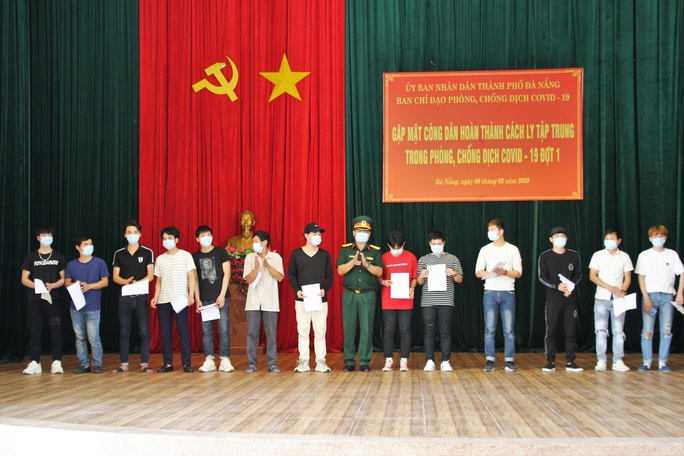 Đà Nẵng: Đưa 57 công dân Việt về từ Daegu rời khu cách ly sau 14 ngày - Ảnh 4. Đà Nẵng: Đưa 57 công dân Việt về từ Daegu rời khu cách ly sau 14 ngày - Ảnh 4.