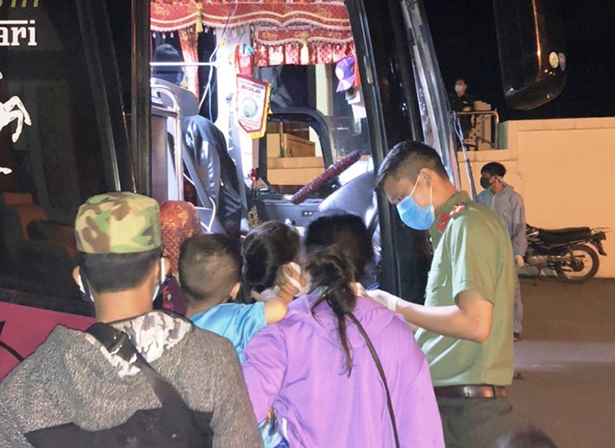 Một trường hợp từ Lào về âm tính với SARS-CoV-2, tử vong do sốc nhiễm trùng - Ảnh 1. Một trường hợp từ Lào về âm tính với SARS-CoV-2, tử vong do sốc nhiễm trùng - Ảnh 1.
