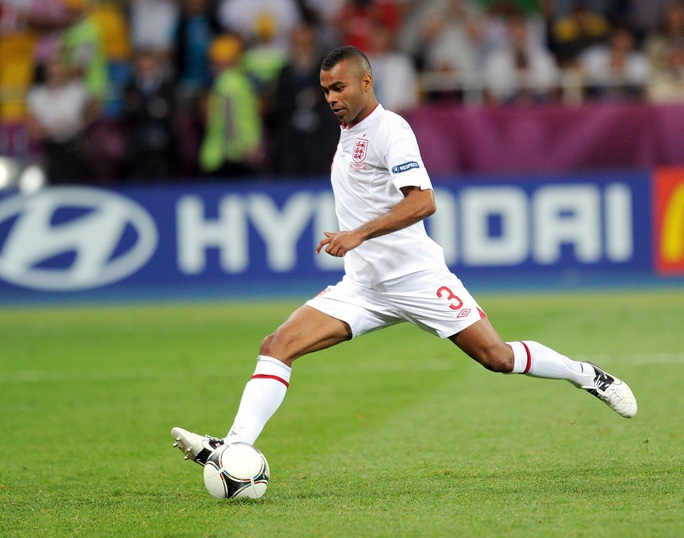 Ngôi sao Ashley Cole bị cướp tấn công ngay tại nhà - Ảnh 1. Ngôi sao Ashley Cole bị cướp tấn công ngay tại nhà - Ảnh 1.