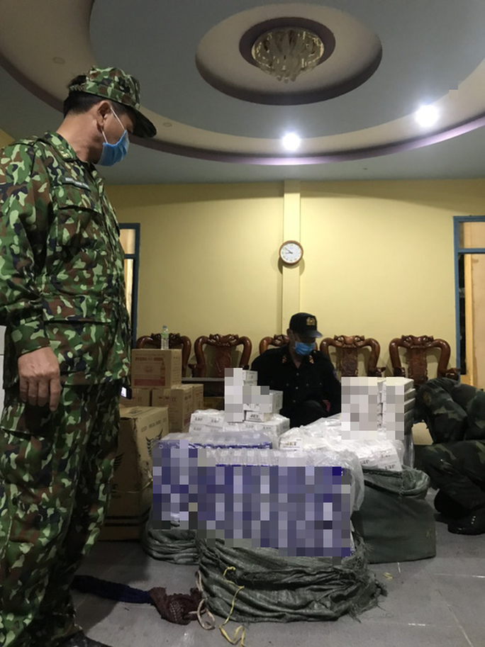 Thấy biên phòng phòng chống Covid-19, 1 đối tượng bỏ chạy vào rừng nhưng không thoát - Ảnh 1. Thấy biên phòng phòng chống Covid-19, 1 đối tượng bỏ chạy vào rừng nhưng không thoát - Ảnh 1.