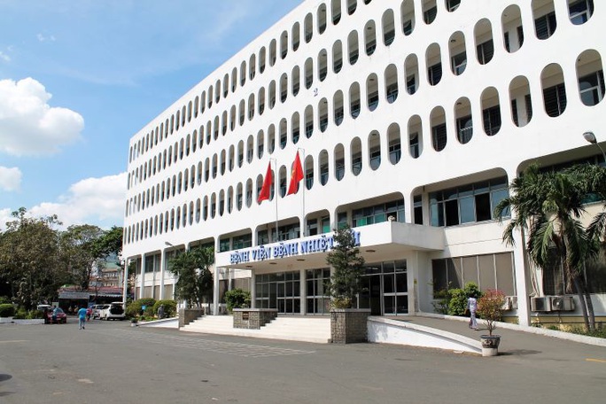 Phi công người Anh mắc Covid-19 tiên lượng còn nặng - Ảnh 1.