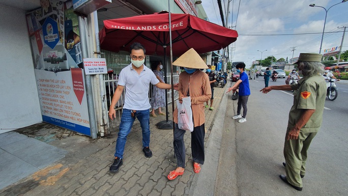 ATM gạo đã có mặt tại Cần Thơ, Long An - Ảnh 4. ATM gạo đã có mặt tại Cần Thơ, Long An - Ảnh 4.