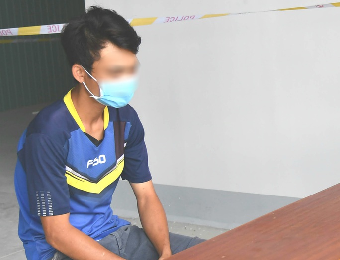 Phạt nặng thanh niên leo tường rào, trốn cách ly về thăm vợ - Ảnh 1. Phạt nặng thanh niên leo tường rào, trốn cách ly về thăm vợ - Ảnh 1.
