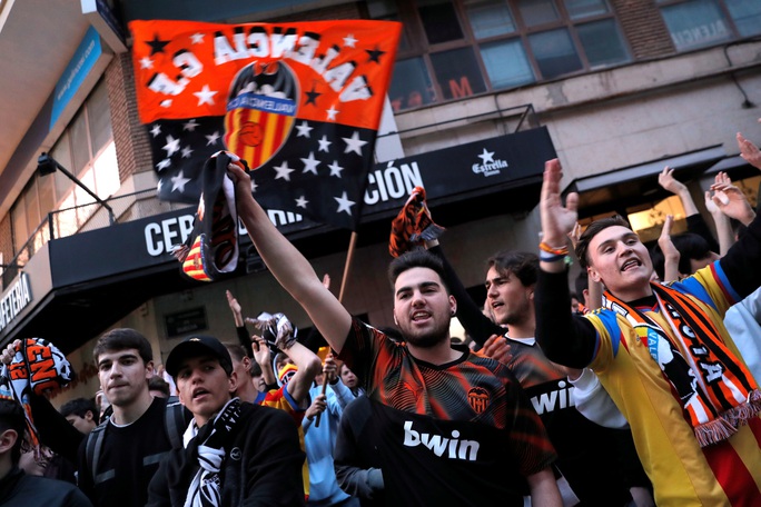  Chính thức: UEFA hoãn vô thời hạn Champions League và Europa League, nhưng...  - Ảnh 2.