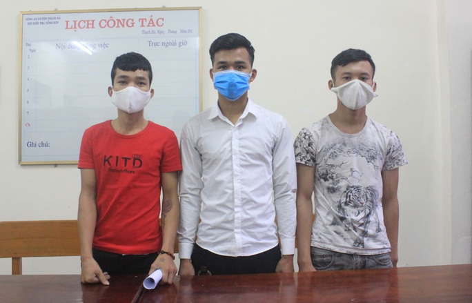 Rủ nhau đi cướp điện thoại giữa mùa dịch Covid-19 - Ảnh 1. Rủ nhau đi cướp điện thoại giữa mùa dịch Covid-19 - Ảnh 1.