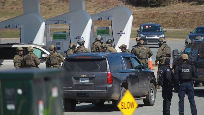 Canada: Mặc đồng phục cảnh sát bắn chết 13 người - Ảnh 2.