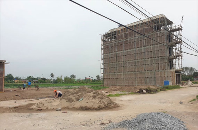 Đường Nhuệ cấu kết với trung tâm đấu giá đất? - Ảnh 1. Đường Nhuệ cấu kết với trung tâm đấu giá đất? - Ảnh 1.