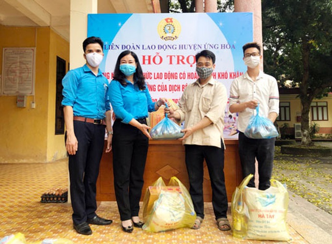 Hà Nội: Hỗ trợ gần 60.000 CNVC-LĐ bị ảnh hưởng dịch Covid-19 - Ảnh 1. Hà Nội: Hỗ trợ gần 60.000 CNVC-LĐ bị ảnh hưởng dịch Covid-19 - Ảnh 1.
