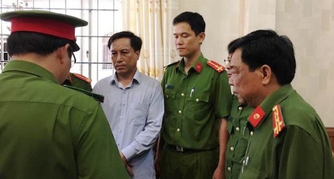 Để xảy ra trục lợi chính sách, Phó Bí thư Tỉnh ủy Trà Vinh bị đề nghị kiểm điểm - Ảnh 1. Để xảy ra trục lợi chính sách, Phó Bí thư Tỉnh ủy Trà Vinh bị đề nghị kiểm điểm - Ảnh 1.