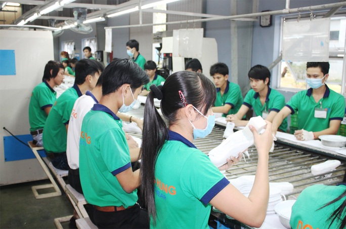 Hàng triệu lao động Việt Nam có thể bị mất việc vì Covid-19 - Ảnh 1. Hàng triệu lao động Việt Nam có thể bị mất việc vì Covid-19 - Ảnh 1.