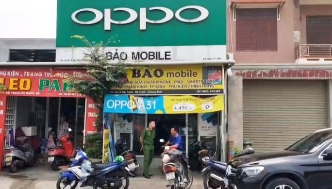 Quảng Bình: Phát hiện thêm 2 cửa hàng bán điện thoại lậu - Ảnh 1. Quảng Bình: Phát hiện thêm 2 cửa hàng bán điện thoại lậu - Ảnh 1.