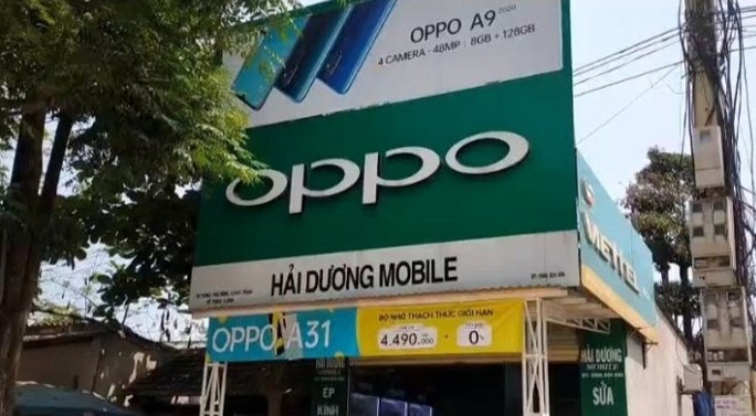 Quảng Bình: Phát hiện thêm 2 cửa hàng bán điện thoại lậu - Ảnh 2. Quảng Bình: Phát hiện thêm 2 cửa hàng bán điện thoại lậu - Ảnh 2.