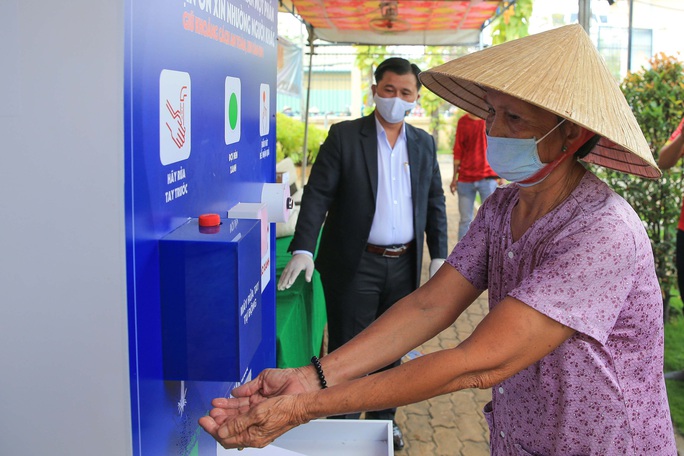 Báo Người Lao Động khai trương ATM thực phẩm thứ 2 - Ảnh 10. Báo Người Lao Động khai trương ATM thực phẩm thứ 2 - Ảnh 10.
