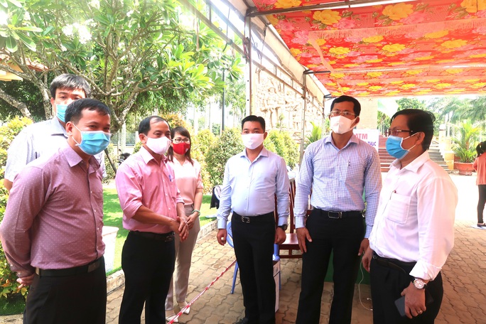 Báo Người Lao Động khai trương ATM thực phẩm thứ 2 - Ảnh 5. Báo Người Lao Động khai trương ATM thực phẩm thứ 2 - Ảnh 5.