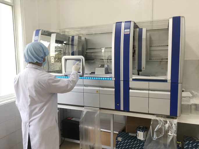 Quảng Nam mua máy xét nghiệm Realtime PCR với giá 7,56 tỉ đồng - Ảnh 1.