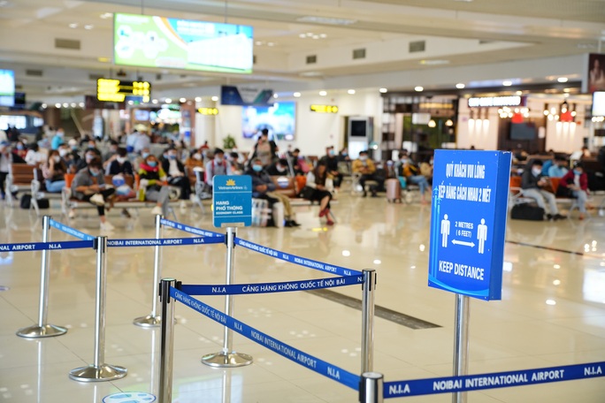 Chuyến bay tăng trở lại, sân bay Nội Bài thực hiện giãn cách ra sao? - Ảnh 3.