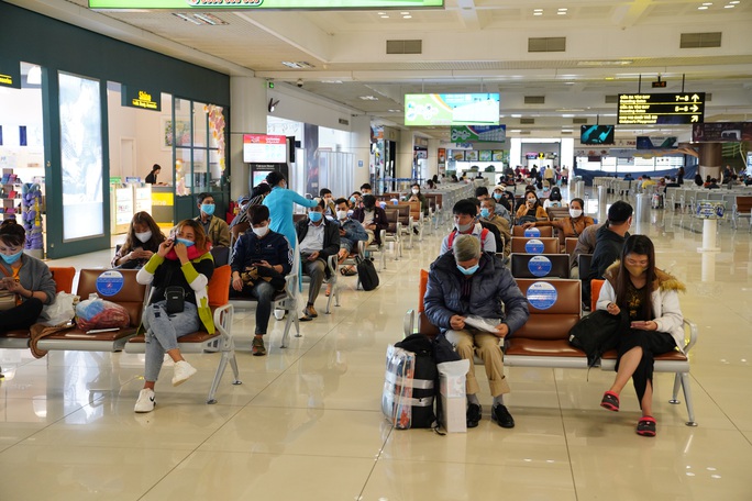 Chuyến bay tăng trở lại, sân bay Nội Bài thực hiện giãn cách ra sao? - Ảnh 6.