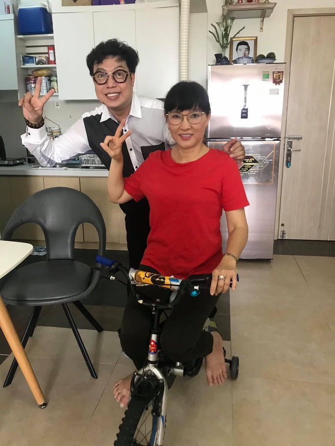 Chuyện chưa kể về chuyến thăm Hữu Nghĩa, Phương Dung của Mr 2 mét - Ảnh 2. Chuyện chưa kể về chuyến thăm Hữu Nghĩa, Phương Dung của Mr 2 mét - Ảnh 2.